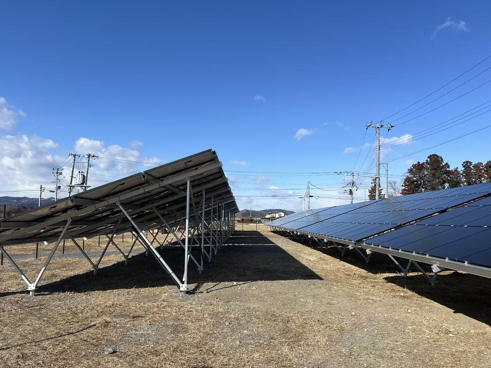 Materialul suportului solar la sol